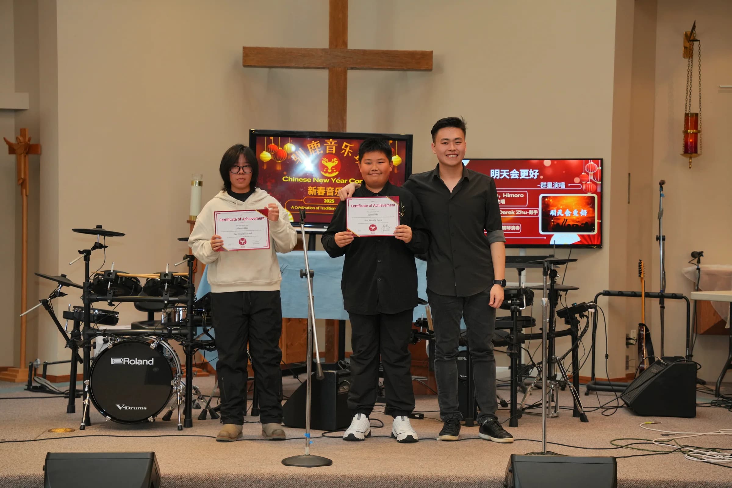Himoro Han and Samuel Wu receiving the Best Ensemble Award.
