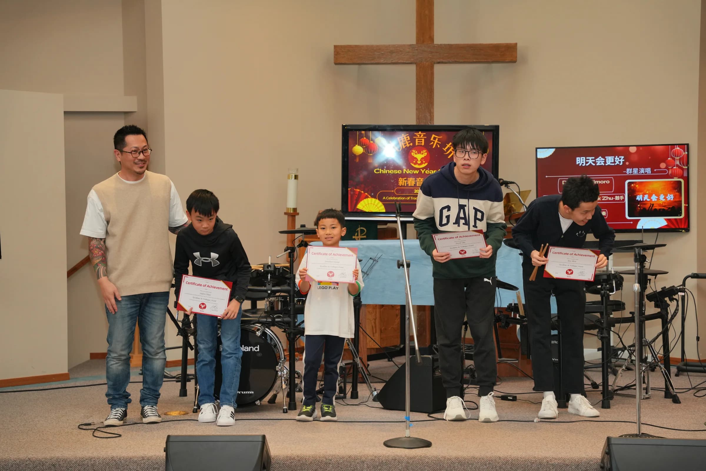 Aaden Chan, Jonathan Huang, Derek Zhu, and Ben Shen receiving the Excellence in Technique Award.