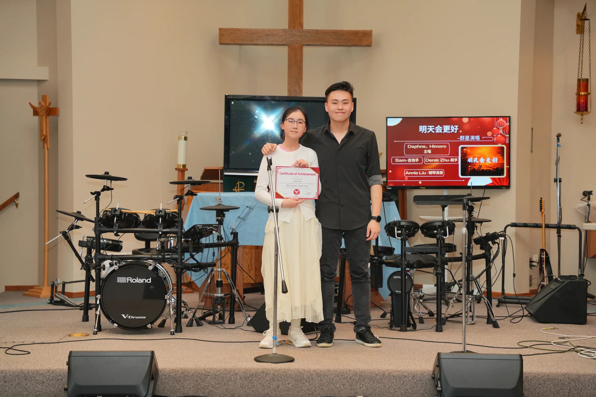 Annie Liu receiving the Most Expressive Pianist Award.